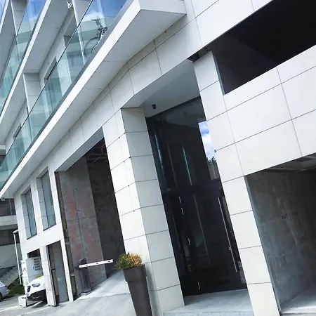 Mamaia's Minimalist Loft *