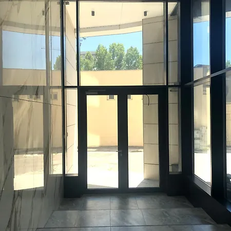 Mamaia's Minimalist Loft مامايا