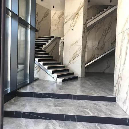 Mamaia's Minimalist Loft مامايا