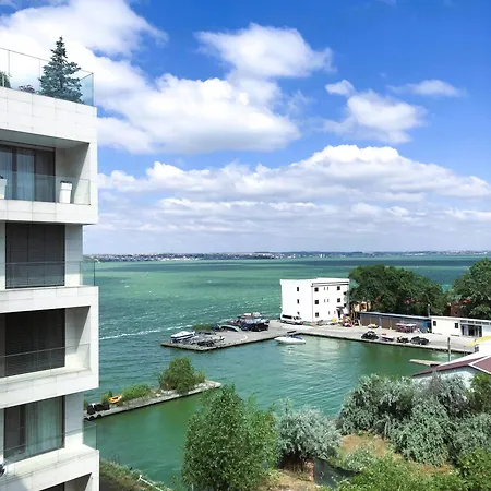 Mamaia's Minimalist Loft *