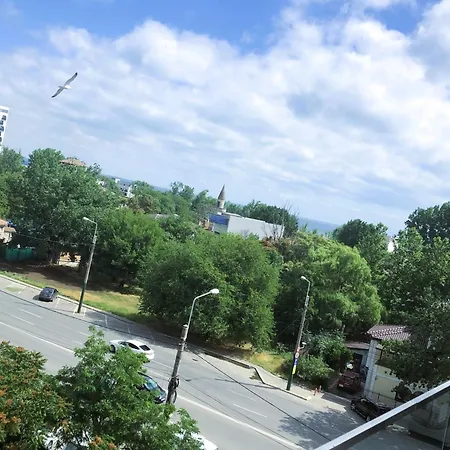 Mamaia's Minimalist Loft