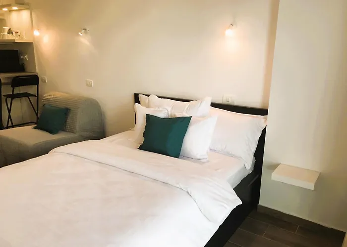 Mamaia's Minimalist Loft