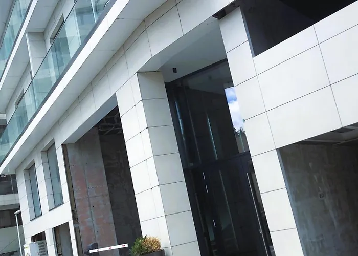 Mamaia's Minimalist Loft *