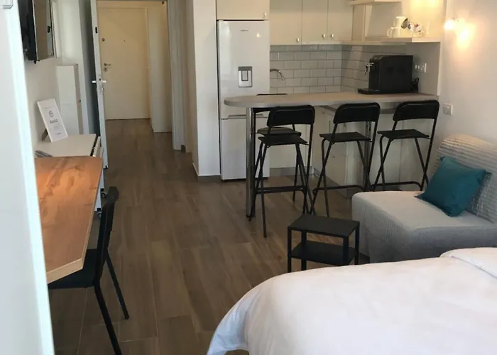 Mamaia's Minimalist Loft