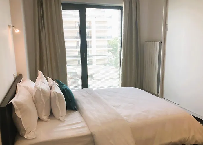 Mamaia's Minimalist Loft *