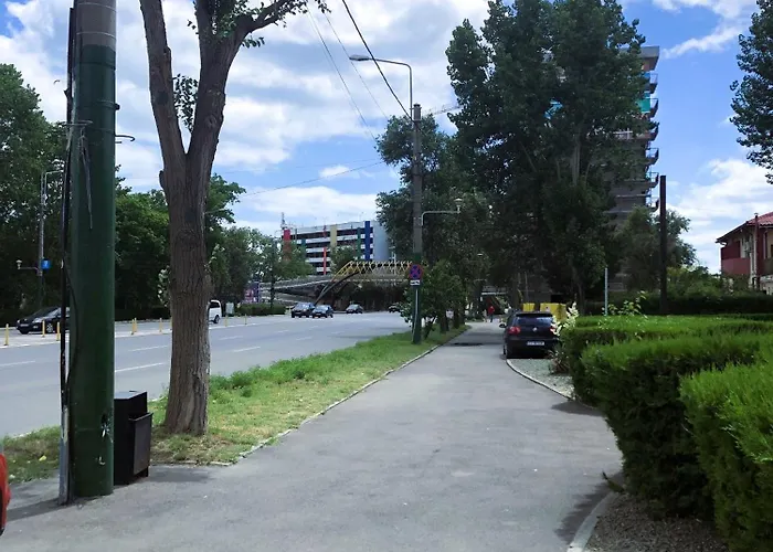 Mamaia's Minimalist Loft *