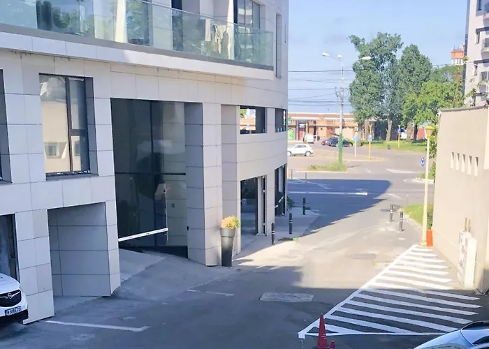 Mamaia's Minimalist Loft