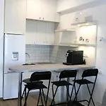Apartment Mamaia's Minimalist Loft *