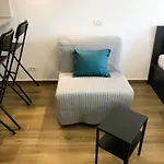 Apartment Mamaia's Minimalist Loft