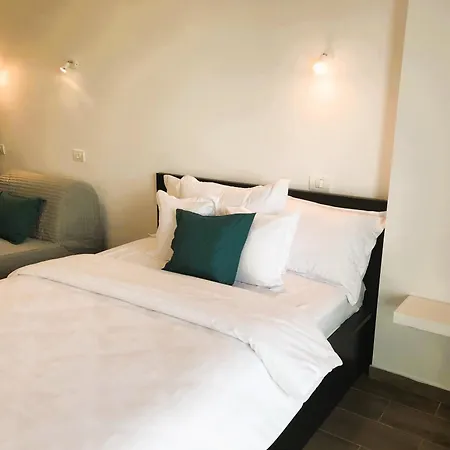 Mamaia's Minimalist Loft