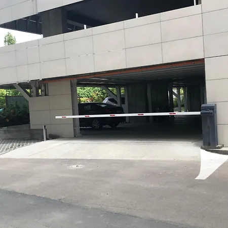 Mamaia's Minimalist Loft