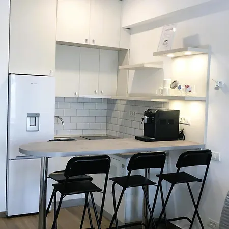 Daire Mamaia's Minimalist Loft *