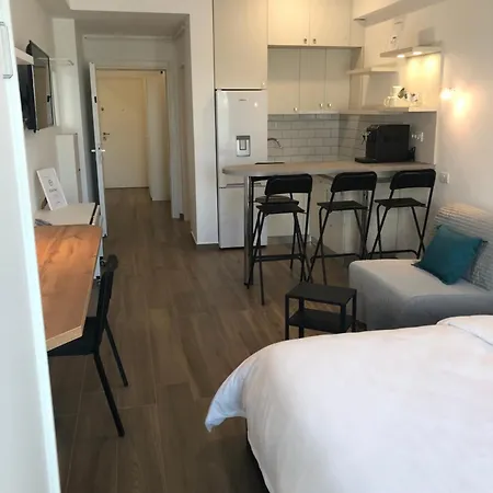 Mamaia's Minimalist Loft