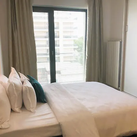 Mamaia's Minimalist Loft *